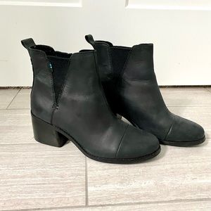 Tom black leather ankle boots